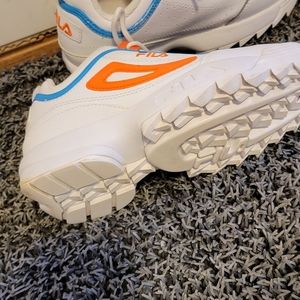 Womens Fila Disrupter Sneaker